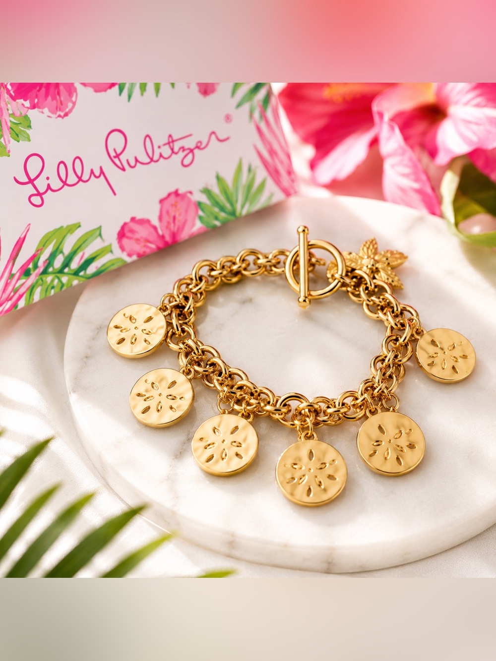 Like New Lilly Pulitzer Gold-Tone Sand Dollar Charm Bracelet in Cream